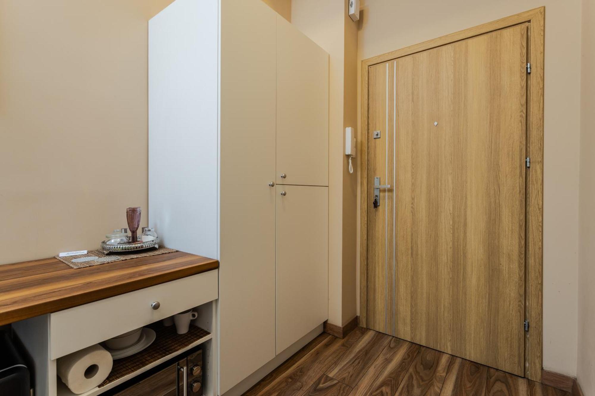Functional And Comfortable Very Berry Studios In Poznan By Noclegi Renters Esterno foto